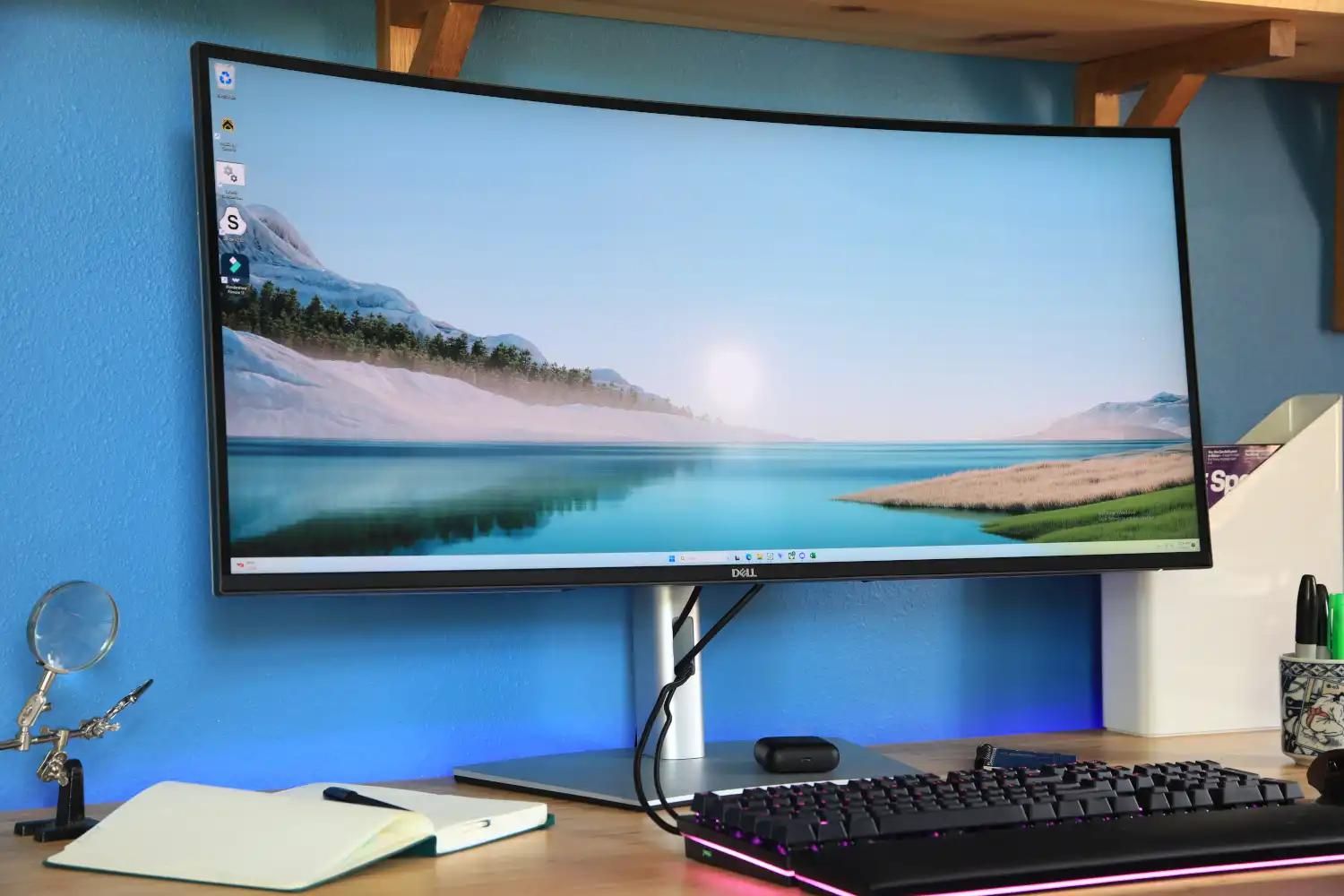 Monitor Dell 38'' U3824DW, Curved USB-C, 95.29 cm, Maximum preset resolution: 3840 x 1600 at 60 Hz, Screen type: Active matrix - TFT LCD, Panel technology: In-Plane Switching Technology, Backlight: White LED edgelight system, Faceplate coating: Anti-Glare with 3H hardness, Aspect ratio: 21:9, Pixel
