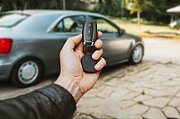 Satechi Vegan-leather Findall Keychain - Black
