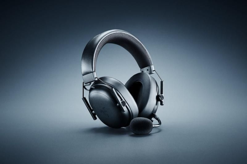 Casti wireless Razer Blackshark V3 , micrfon uni-directional, frecventa microfon 60 - 16000, THX Spatial audio, izolare fonică activă, sistem sunet 7.1, frecventa 20 - 28000, autonomie 70 ore, negru