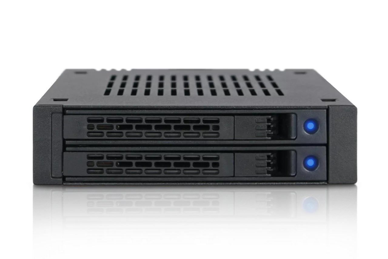 We-Ra. IcyDock 2x6 3cm SAS/SATA HDD&SSD